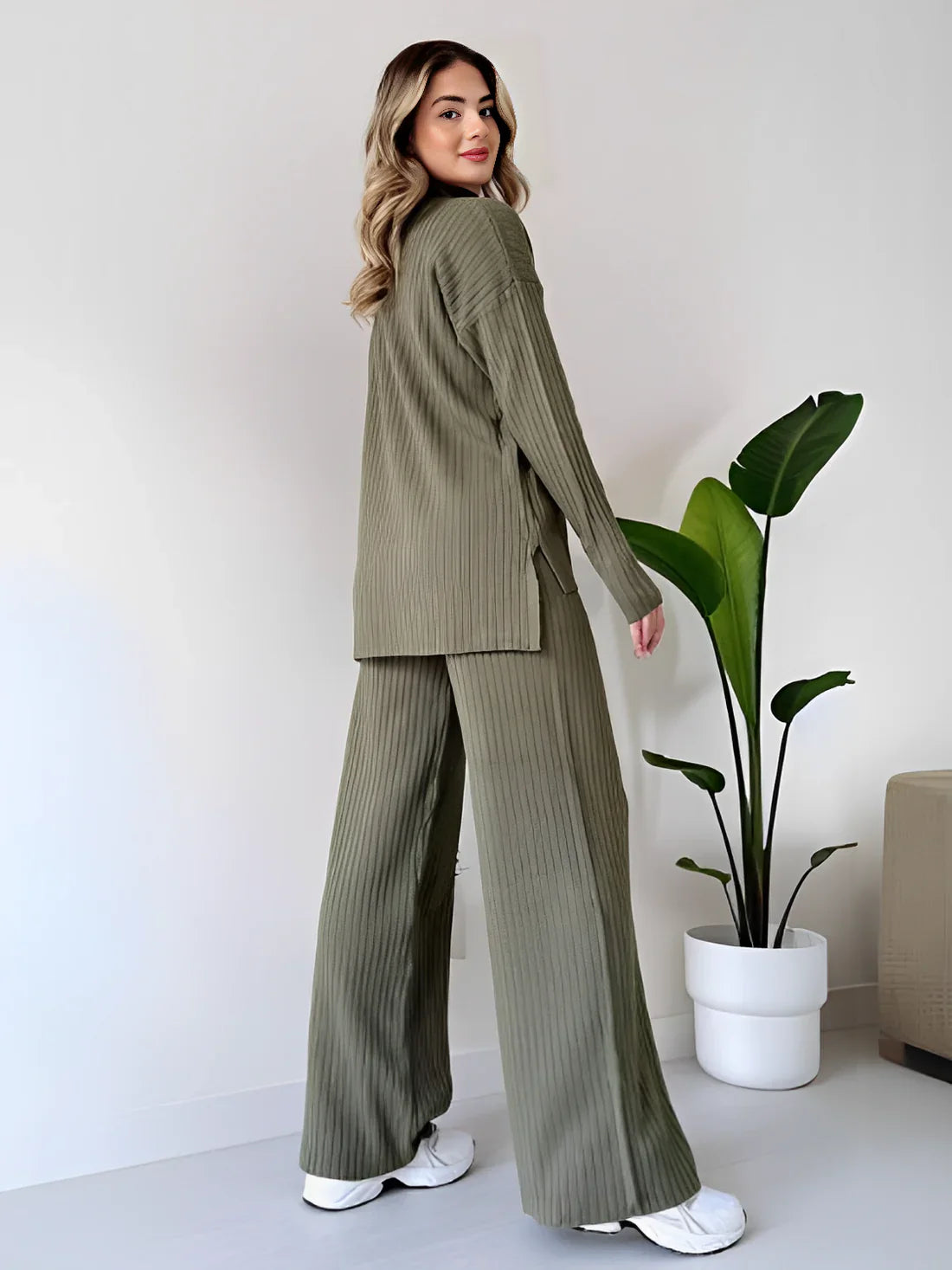 Conjunto de Tricô Canelado com Suéter Mullet Gola Alta e Calça Pantalona Modern Laura - OUTONO/INVERNO